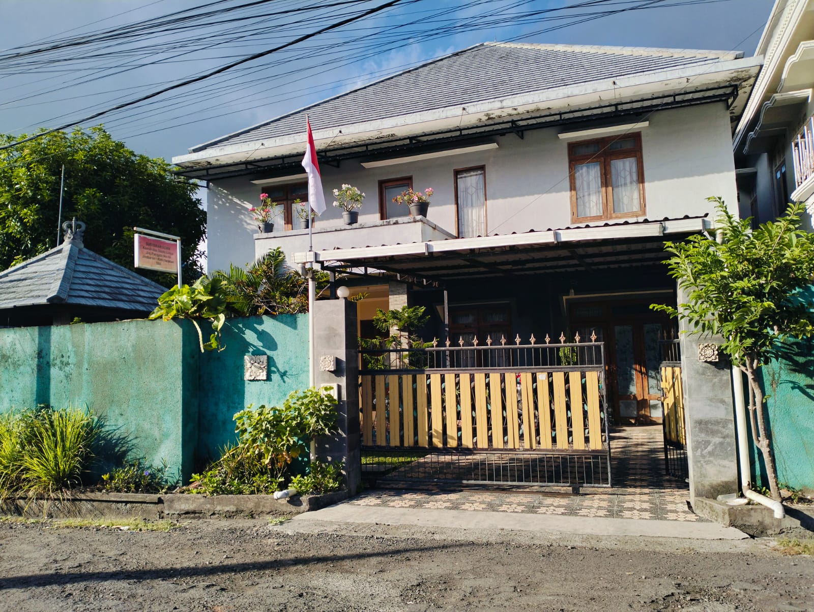 Susteran Santa Lydia